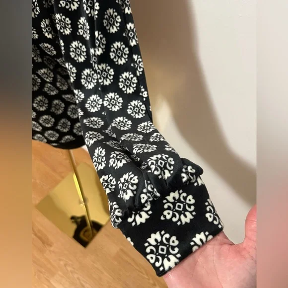 LOFT Black and White Floral Top - Picture 5 of 8